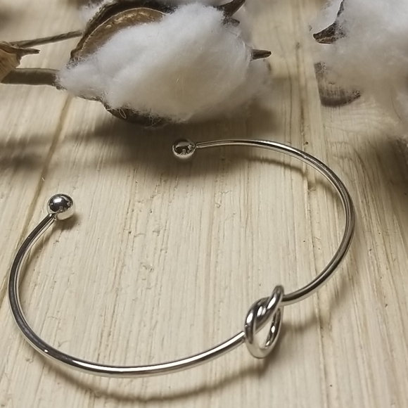 Pretty knotted Womens bangle in SILVER - Picture 5 of 5